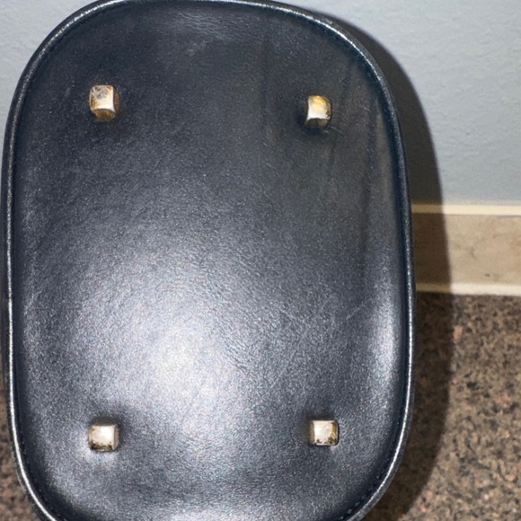 Metrocity Quilted bucket Crossbody with Gold Chain Strap EXCELLENT CONDITION! - Picture 7 of 7